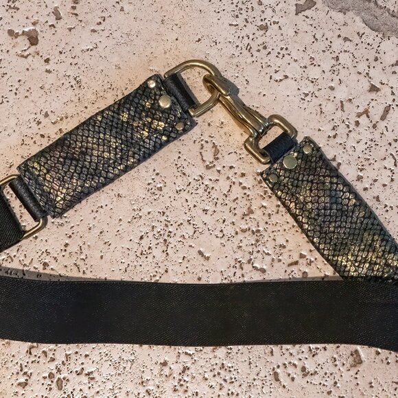 BELT BLACK KNIGHT FINE EQUESTRIAN STRETCHY BLACK & GOLD WITH LOGO.... AS NEW*** - Picture 2 of 3